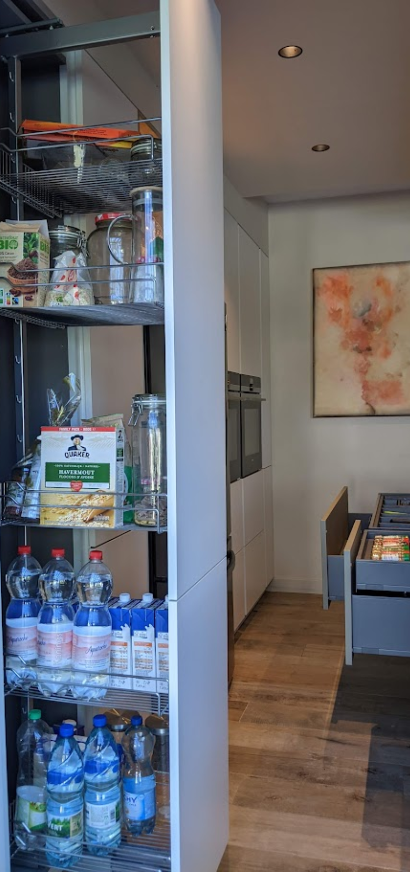 Meuble pour ranger vos produits et bouteilles Cuisines Etcaetera mobilier et cuisine sur mesure Belgique Wallonie Braine-le-Comte